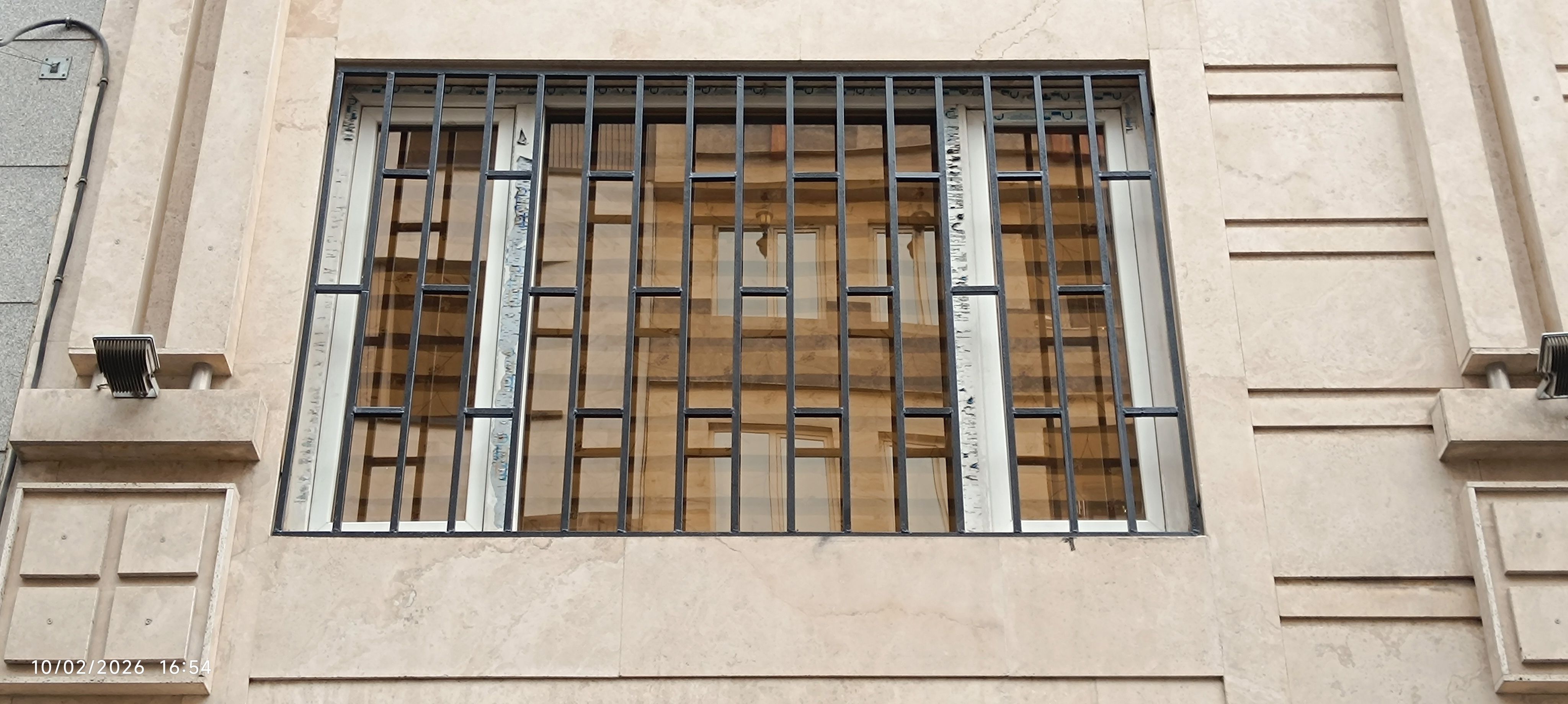 حفاظ پنجره با پروفیل طرح نردبونی