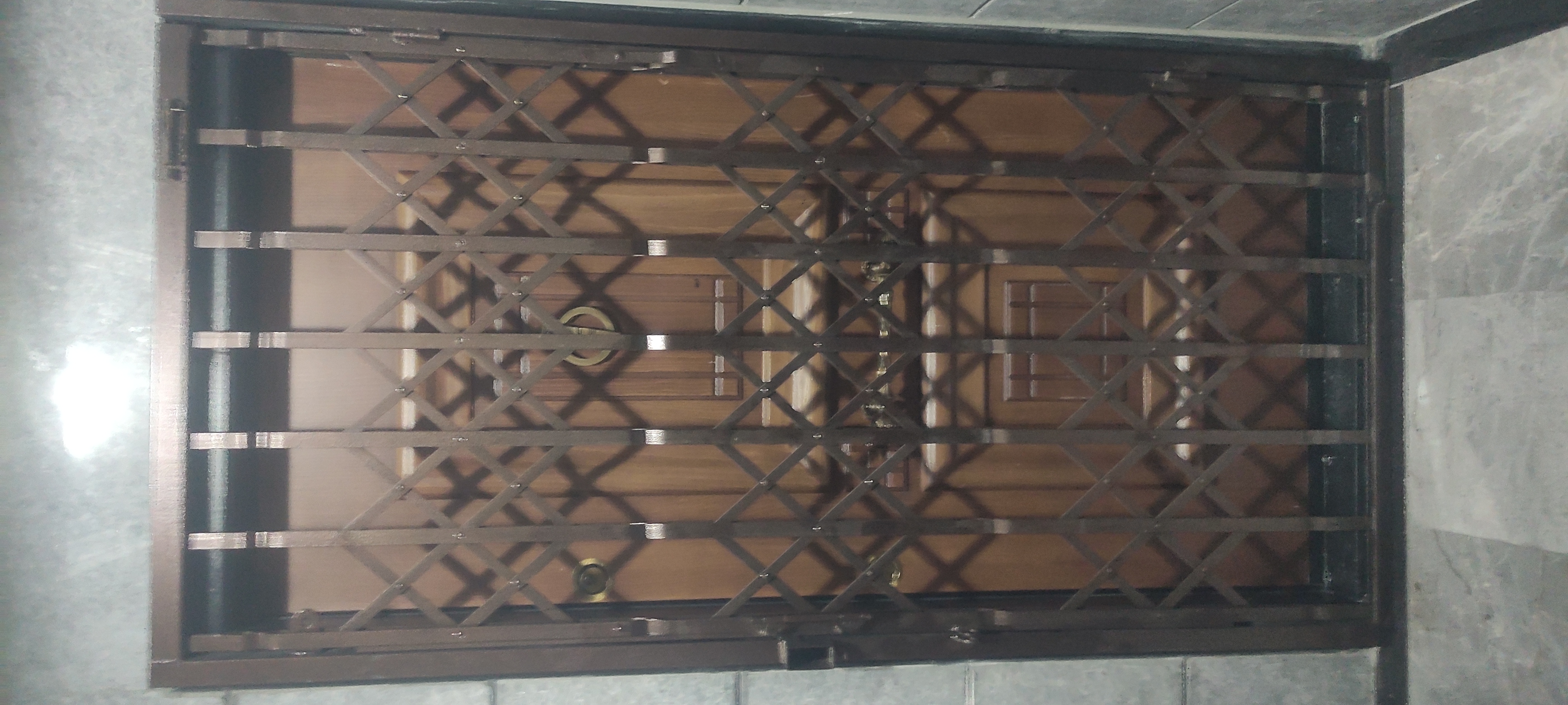 درب حفاظ آکاردیونی با کیفیت لولا سه پارچه